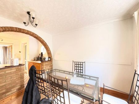4 bedroom semi-detached house to rent - Photo 2