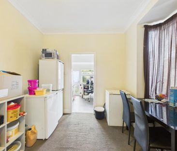 4 bedroom flat to rent - Photo 2