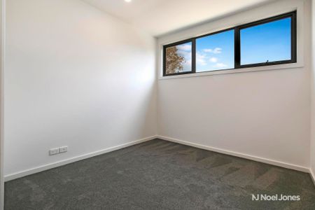1/6 Esther Crescent, MOOROOLBARK - Photo 3