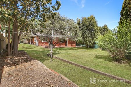 SOUGHT-AFTER EAST ALBURY - Photo 2