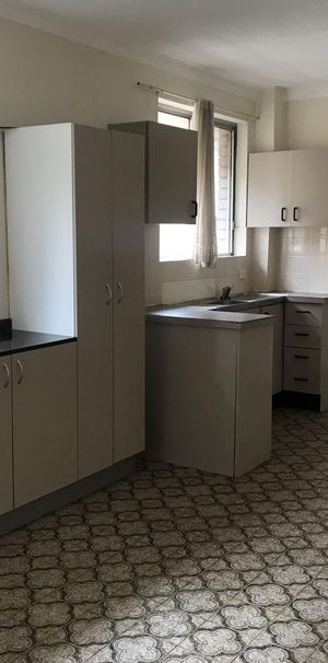 Convenient 2 Bedroom Unit in Liverpool CBD - Photo 1