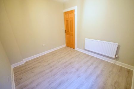 42 Greenore Street, BT68NF, Belfast - Photo 4
