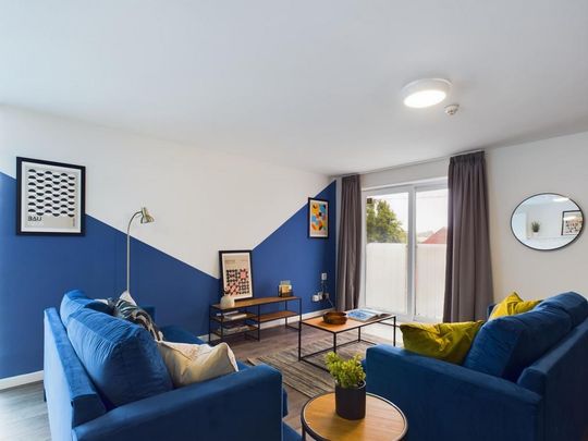 6 bedroom flat to rent - Photo 1