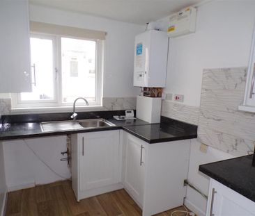 2 bedroom end of terrace house to rent - Photo 1