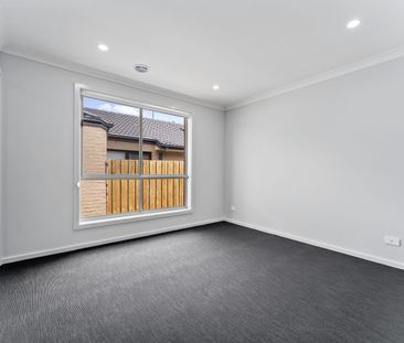 Perfectly Positioned Family Home - Photo 4