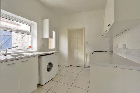 2 bedroom end of terrace house to rent - Photo 3