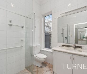 Delightful, Single Level 3 Bedroom Home - Photo 6