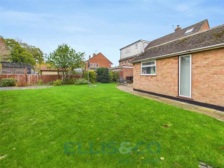 3 bedroom semi-detached house to rent - Photo 3