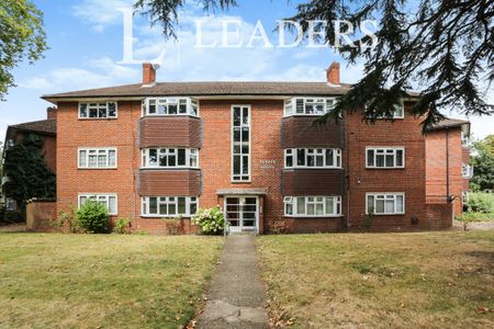 3 bedroom flat to rent Southend Road, Beckenham, BR3 - Photo 2