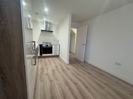 Potters Grove, New Malden - Photo 4