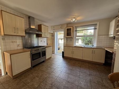 3 bedroom terraced house to rent - Photo 2