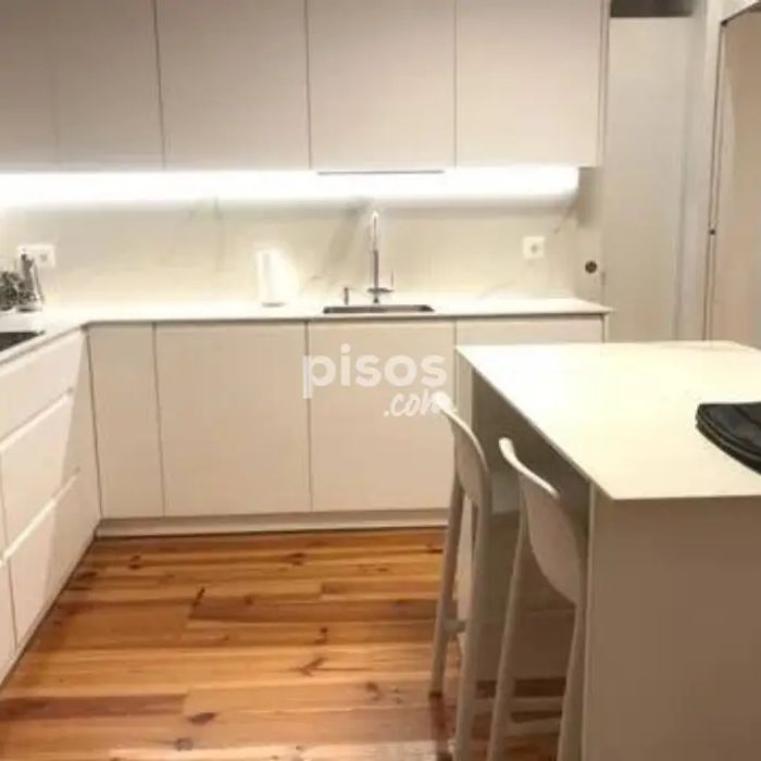 Piso en alquiler en Casco Antiguo - Alde Zaharra - Photo 1