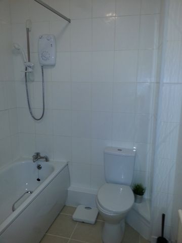 2 Bedroom Terraced To Rent in Lenton - Photo 3