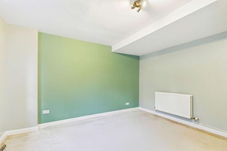 2 bedroom coach house to rent - Photo 2