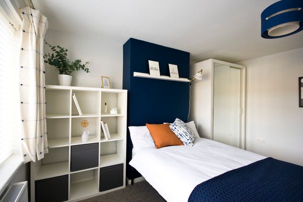 Superb and Spacious Eco-friendly house with fantastic communal space and gardens - Photo 1
