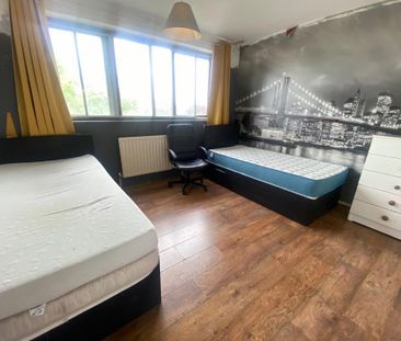 4 bedroom townhouse to rent - Photo 3