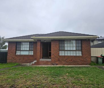 LOCATION, LOCATION, LOCATION! - Photo 1