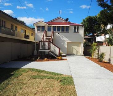Beautiful & Spacious Family Home in the Heart of Southport - Photo 1