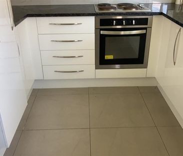 3 Bedroom Brick and Tile! - Photo 5