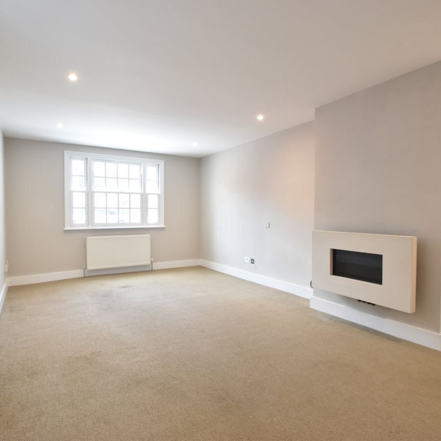 St Marys Road, WEYBRIDGE, KT13 - Photo 1