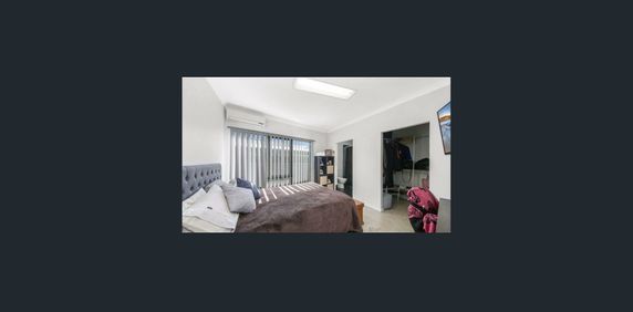 Modern 2-Bed, 2-Bath Home with Double Garage – South Wentworthville - Photo 2