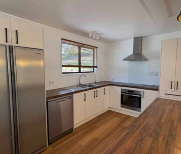 Modern 3-bedroom - Photo 2