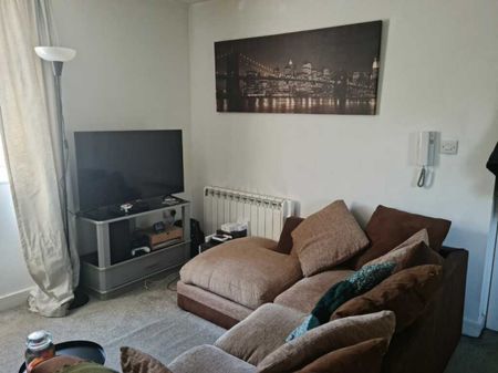 Modern 1 bed Flat in Central location - Photo 3