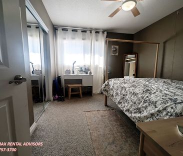 TOP FLOOR 1 BEDROOM, 1 BATH CONDO WITH IN-SUITE LAUNDRY IN THE COMM... - Photo 2