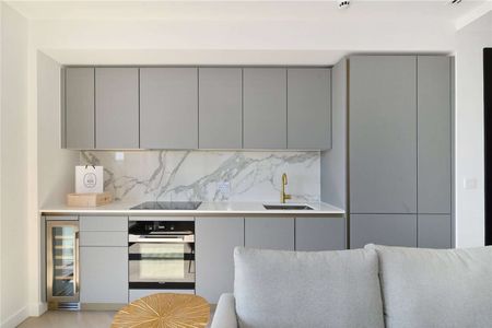 A beautifully appointed one bedroom apartment, situated on the 5th floor of this brand new development, wonderfully located for London's Southbank and well placed for the Tate Modern Gallery - Photo 2