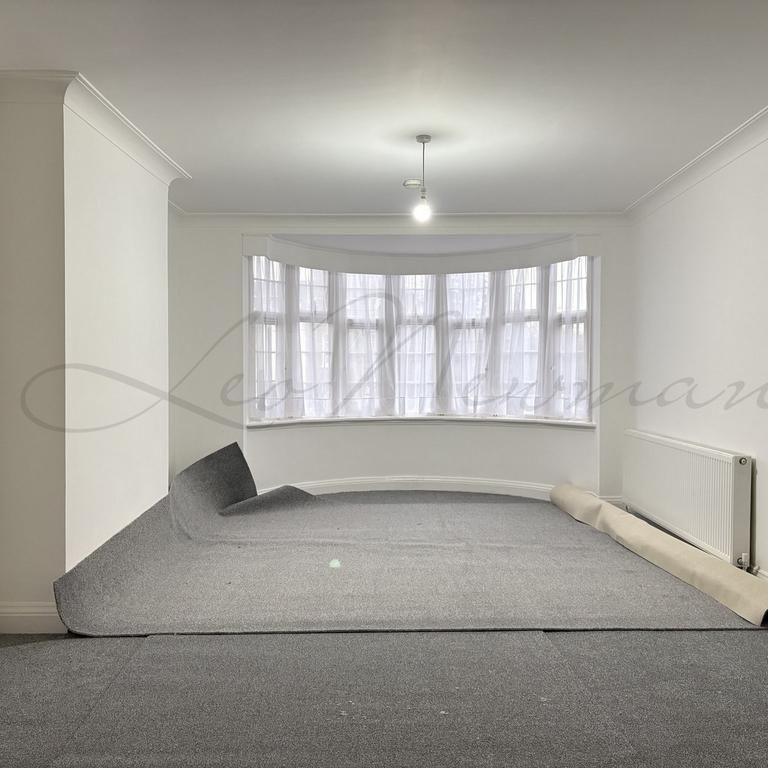 3 bedroom flat to rent - Photo 1
