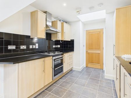 Grosvenor Court, 103 Packhorse Road, Gerrards Cross,SL9 - Photo 4