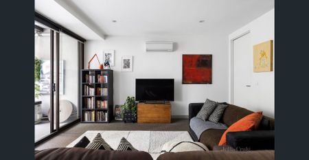 Stylish, Spacious and Right in the Heart of Collingwood - Photo 3