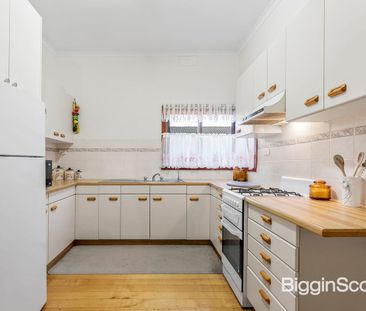 Your Charming Family Home - Photo 5