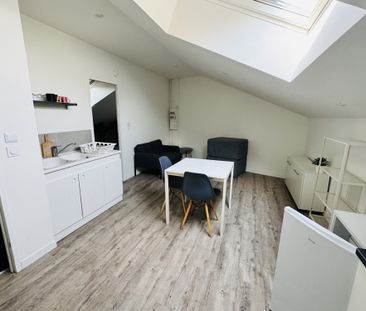 Location Appartement 1 pièce 25m² ROMANS SUR ISERE 26100 - Photo 2