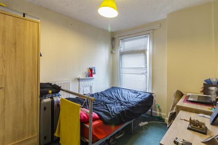 House - Terraced For Rent Kingsland Terrace, Pontypridd - Photo 2
