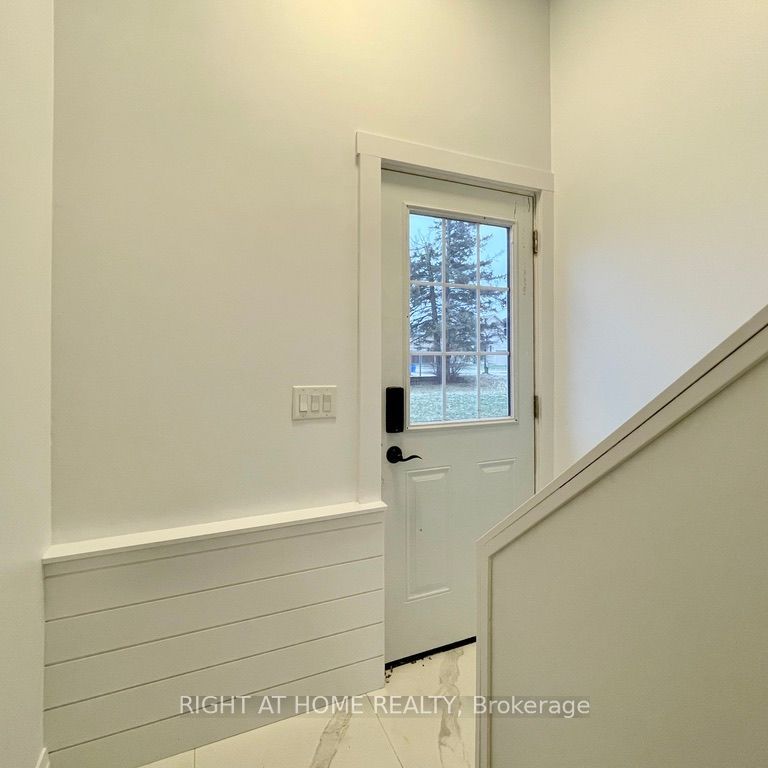 Detached Home For Lease | S7390892 - Photo 1