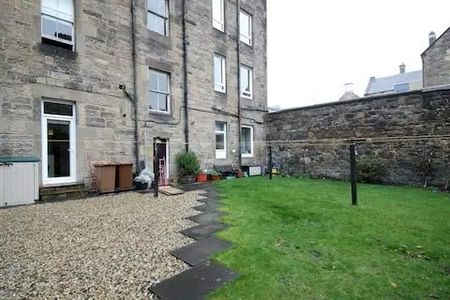 2 Bed Flat, Cathcart Place, EH11 - Photo 2
