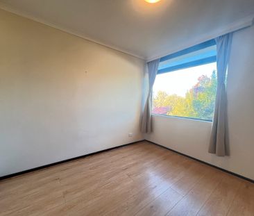 Cosy Apartment in the Heart of Box Hill - Photo 5