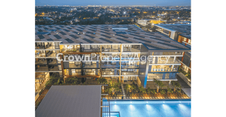 TOP FLOOR 2 BEDROOM UNIT WITH CITY VIEWS! - Photo 3