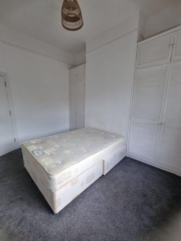 3 bedroom apartment to rent - Photo 4