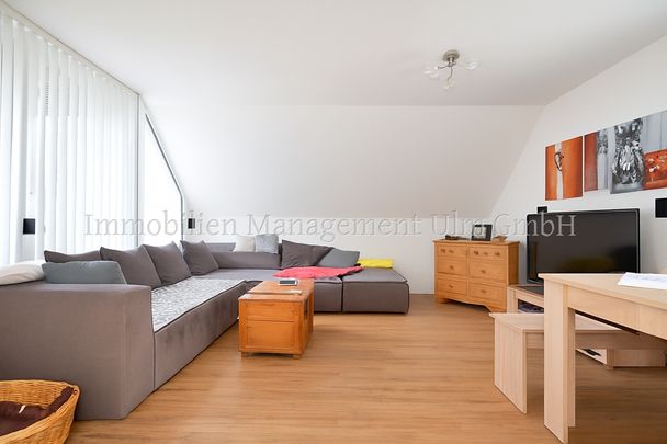 Moderne Dachgeschosswohnung mit großer Loggia und Balkon in Senden-Ay! - Photo 1