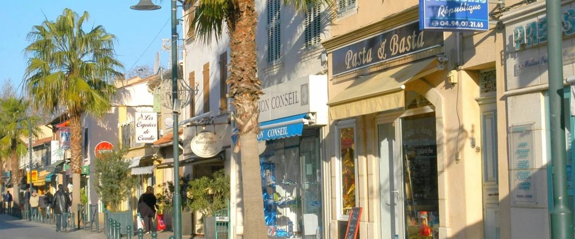 SIX FOURS CENTRE VILLE - Photo 1