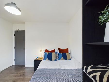 6 bedroom flat to rent - Photo 4