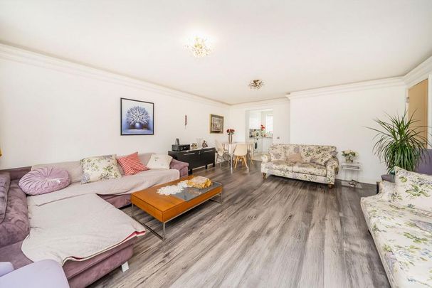 3 bedroom flat to rent - Photo 1