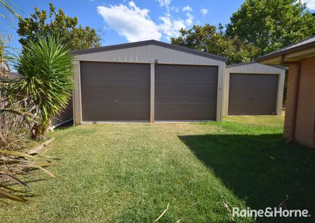 Spacious Family Home in Worrigee - Photo 5