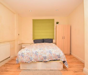 1 bedroom in a house share to rent - Photo 2