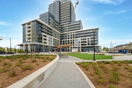 For Lease - 3220 William Coltson Avenue Unit# 817, Oakville, Ontario - Photo 2