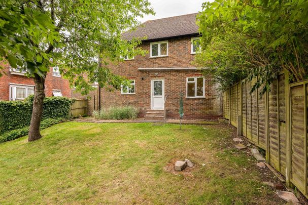 5 Bed Semi-Detached House, Hillside, BN2 - Photo 1