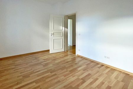 Striesen, im Hochparterre: kleiner Balkon + Wanne - Foto 5