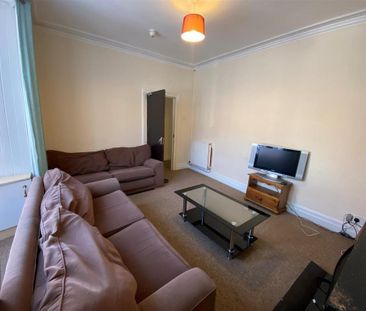 6 bedroom house to rent - Photo 1